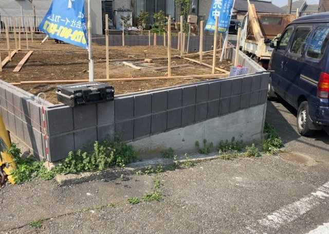 【庭】 | 庭があることでガーデニングや家庭菜園はもちろん、こどもの遊び場やペットを放して遊ぶことができます。また、家の周囲に余裕があるということです。隣地との間があれば、十分な日当たりと、風通しが確保できます。