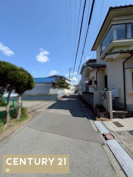 和歌山市和歌浦東2丁目　中古戸建の前面道路含む現地写真