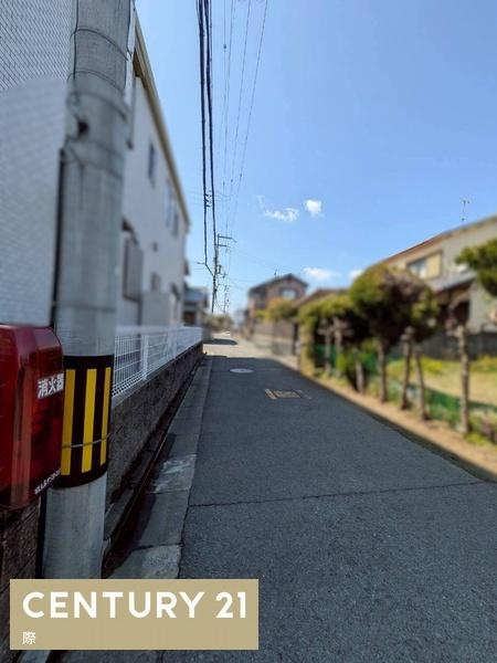和歌山市和歌浦東2丁目　中古戸建の前面道路含む現地写真