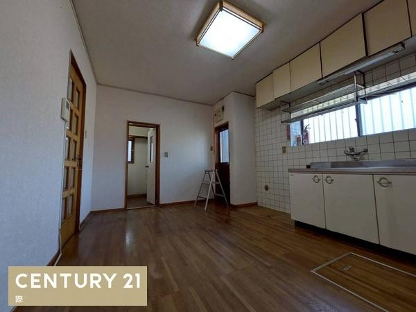 和歌山市和歌浦東2丁目　中古戸建の居間・リビング