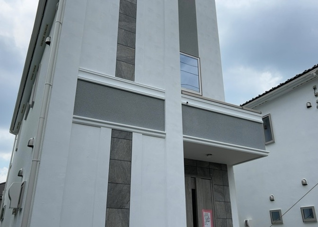 【外観】 | 木造住宅とは土台、壁、柱など建築物の強度を支える構造体の材に木が使用されている構造を指します。構造体は建物の自重を支えるだけではなく風圧や水圧、積裁荷重などあらゆる衝撃に耐えるための基礎です。