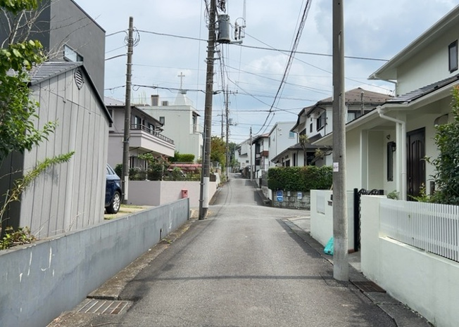 【展望】 | 土地の地勢が高台の場合、景色を綺麗にみることができ、景色にこだわってお家探ししている方におすすめです！また平坦地よりも風通しがいいというメリットがあります。デメリットもあるので是非現地でご確認下さい。