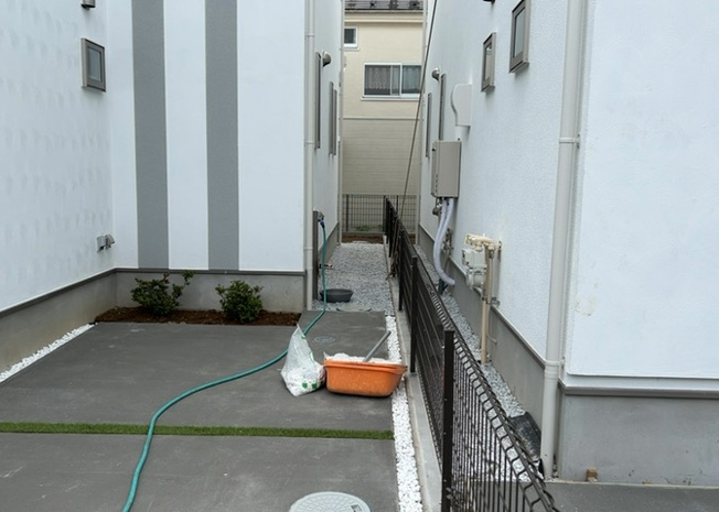 【庭】 | 家族でのBBQを行うのであれば3坪程度の広さがあればよいでしょう。ガーデニングや家庭菜園を楽しむ際は、手入れが行き届く範囲にすると安心です。また、庭のある方角や接道が気になる方は事前に確認しましょう。