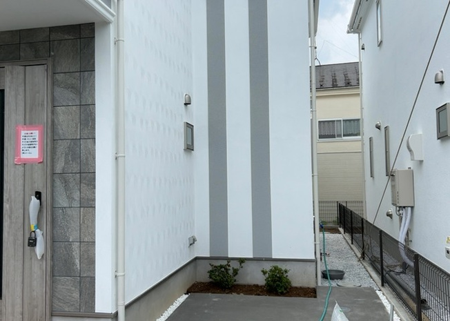 【内装】 | 建物建築の外壁の主流となっているサイディング仕様は、板を外壁に貼り合わせる施工方法です。金属系・木質系・窯業系があり、断熱性や耐用性などが異なります。外壁の色やデザインなど詳細は現地でご確認ください。