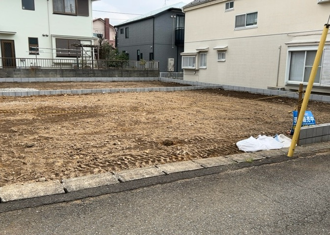 【構造・工法・仕様】 | 木造住宅とは土台、壁、柱など建築物の強度を支える構造体の材に木が使用されている構造を指します。構造体は建物の自重を支えるだけではなく風圧や水圧、積裁荷重などあらゆる衝撃に耐えるための基礎です。