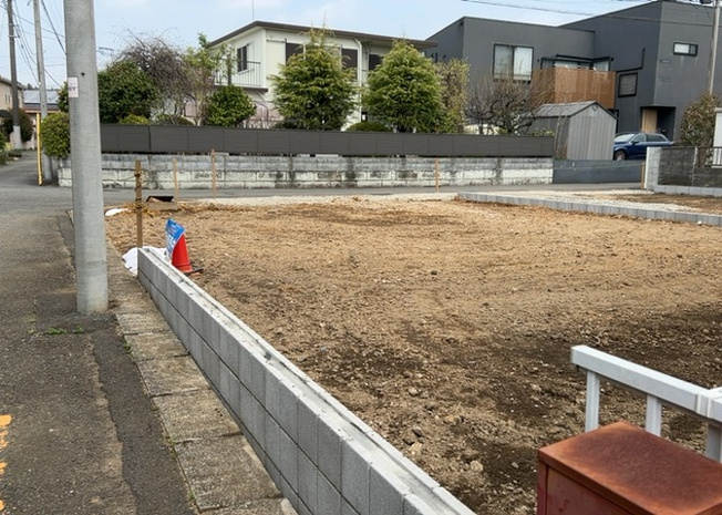 【外観】 | 物件の詳細については、現地を見てわかること以外に、役所や法務局などで調べないとわからないことがあります。そのため、現地に行く場合は、もしこの物件を買ったらどのような生活ができるかをイメージしましょう。