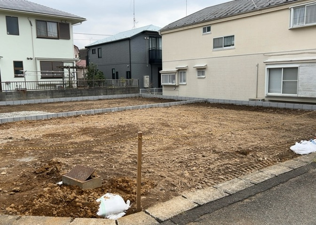 【玄関】 | 玄関は、狭すぎると複数人で使いにくく、広すぎても無駄な空間になりがちです。最低2畳を目安にして、家の広さとの兼ね合いや家族の人数を考慮して決めるとよいでしょう。現地を見学して快適な玄関を選びましょう！