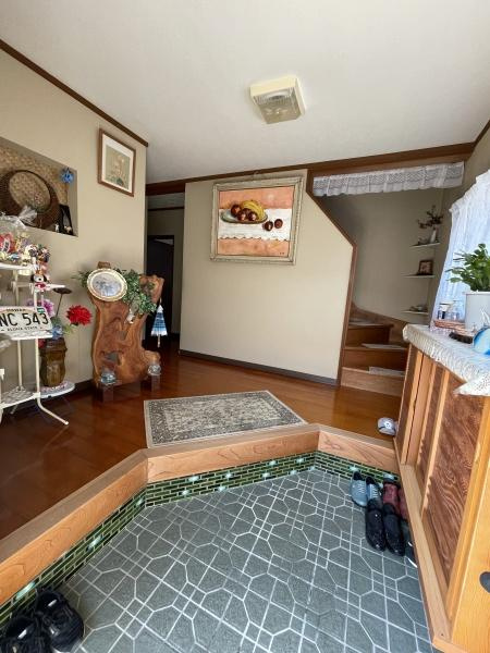 大田市仁摩町仁万　中古戸建の玄関