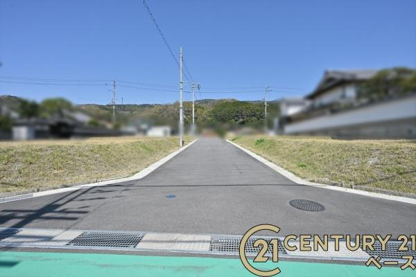 桜井市脇本　１号地　建築条件なし土地の前面道路含む現地写真|■現地撮影写真■前面道路約６ｍでお車の出し入れも楽々！