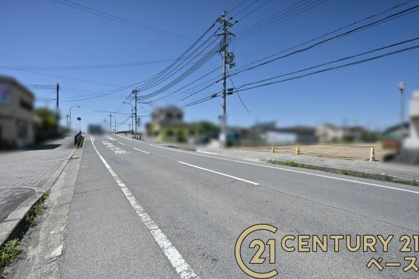磯城郡田原本町阪手　宅地２　建築条件なし土地の前面道路含む現地写真|■現地撮影写真■広々とした前面道路で運転もスムーズ！