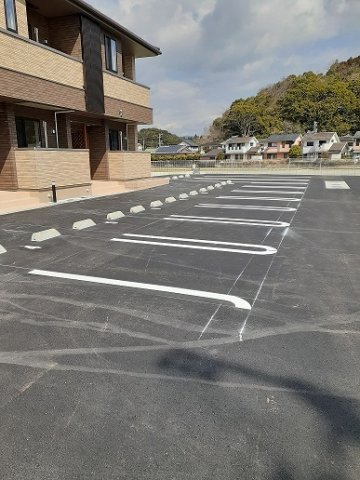 エヴァーグリーンの駐車場