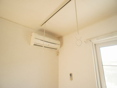 【設備】 | プレミールＥｓｔⅢ | 室内物干しがあります。