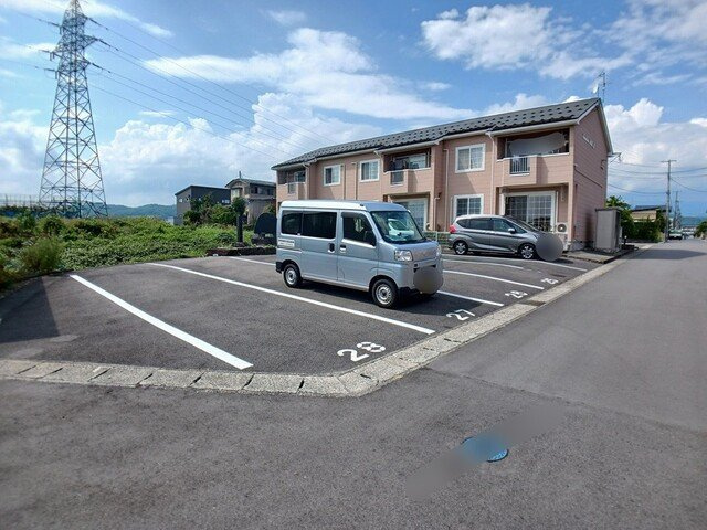 サンシャインヒルズＣの駐車場