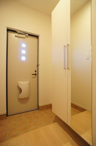 ラトゥールの玄関