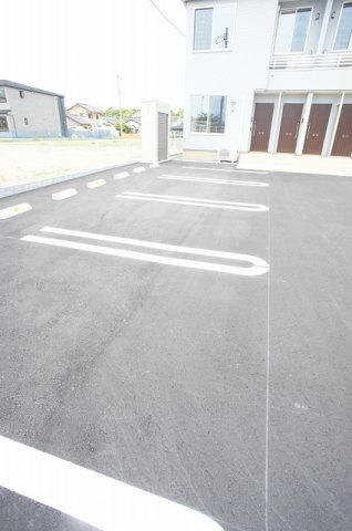 フィオリーレⅩの駐車場