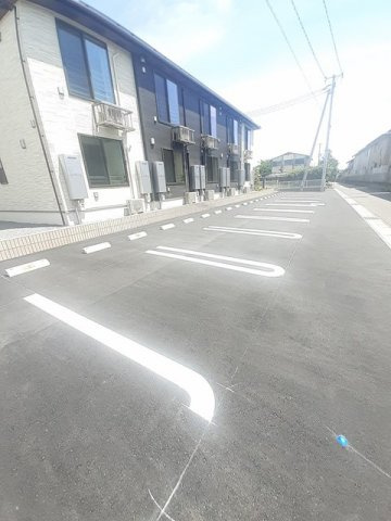 カーサ・グラシオⅢの駐車場