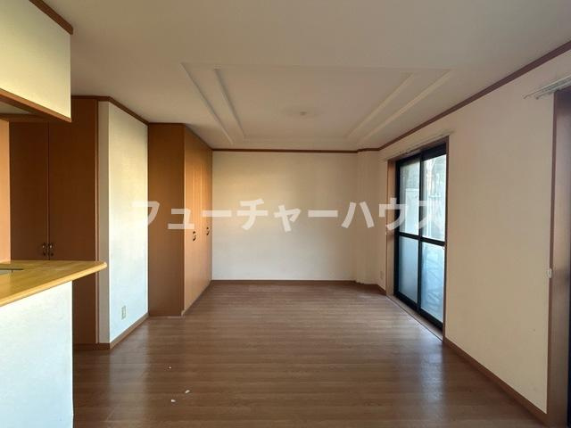 カームプレイス(ＣＡＬＭ　ＰＬＡＣＥ）の居間・リビング