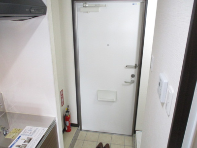 【玄関】 | トーマス国場 | ※室内写真は参考画像になります。