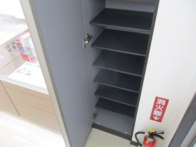 【玄関】 | トーマス国場 | ※室内写真は参考画像になります。