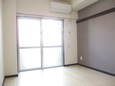 【洋室】 | トーマス国場 | ※室内写真は参考画像になります。