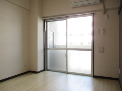 【洋室】 | トーマス国場 | ※室内写真は参考画像になります。