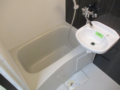 【浴室】 | トーマス国場 | ※室内写真は参考画像になります。