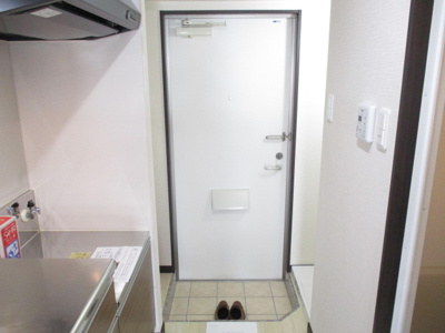 【玄関】 | トーマス国場 | ※室内写真は参考画像になります。