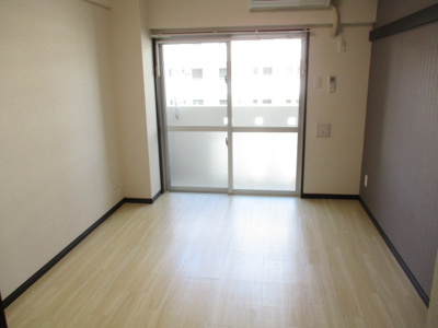 【洋室】 | トーマス国場 | ※室内写真は参考画像になります。