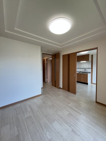 ピュア・リーフの洋室|イメージ103号室の写真（反転あり）