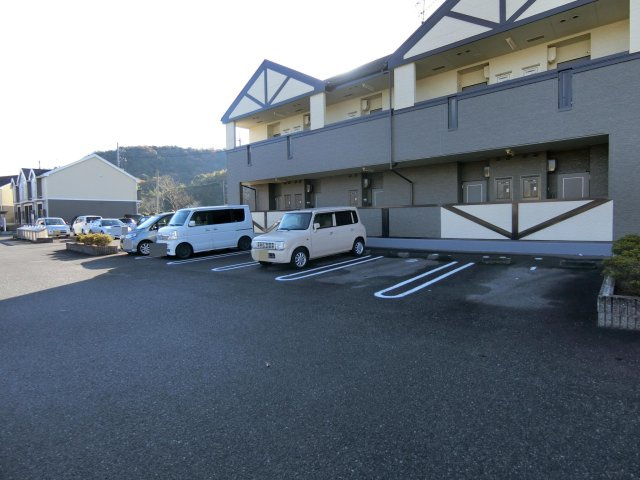 サニーリバーＡの駐車場