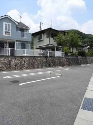 サニーエレガントハウスＢの駐車場|駐車場完備です