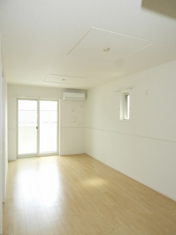 サニーエレガントハウスＢの居間・リビング|使いやすいリビングです