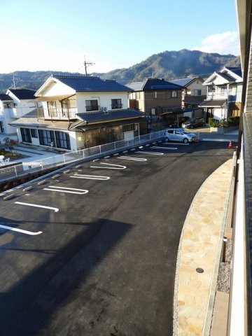 サングレイス　福の駐車場|車をお持ちの方に嬉しい駐車場付きの物件です