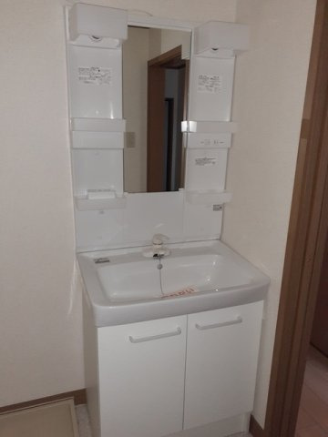 エスポワール吉田の洗面所|ゆったりとスペースのある洗面所