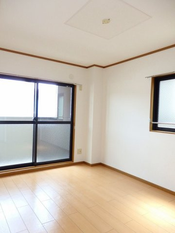 エスポワール吉田の居間・リビング|こちらの居間で趣味の時間をお楽しみください