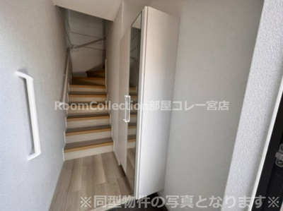 【玄関】 | イ・ラヴィエＢ | ※同型物件の写真となります※