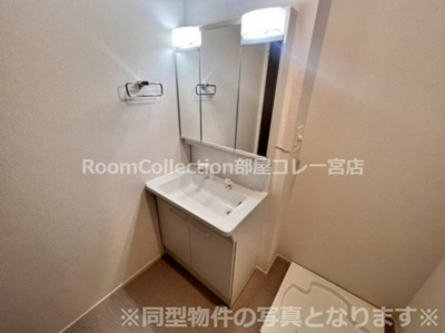 【洗面所】 | イ・ラヴィエＢ | ※同型物件の写真となります※