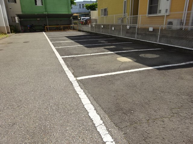 垂水農住5号棟の駐車場