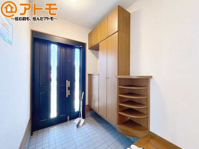 【玄関】 | 駿河区青木　中古戸建 | 玄関は収納付きで使い勝手良好♪見た目もすっきり♪
