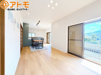 【居間・リビング】 | 駿河区青木　中古戸建 | 家族団らんのイメージは、リビングを思い浮かべませんか？リビングこそ広々としたお部屋が良いですね♪