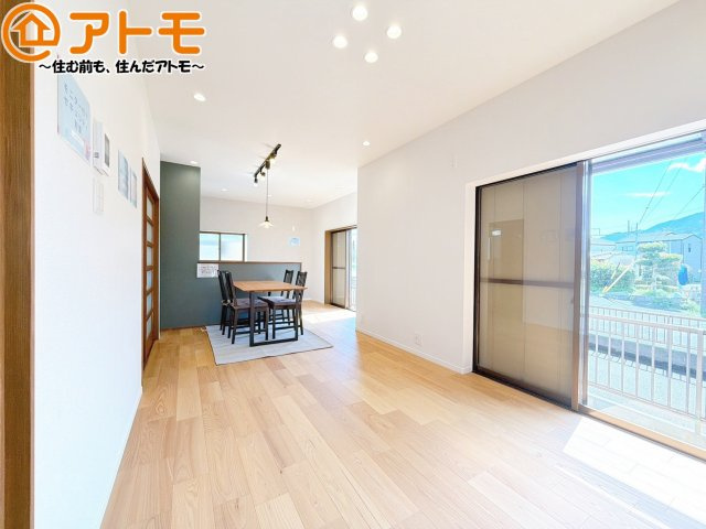 【居間・リビング】 | 駿河区青木　中古戸建 | 家族団らんのイメージは、リビングを思い浮かべませんか？リビングこそ広々としたお部屋が良いですね♪