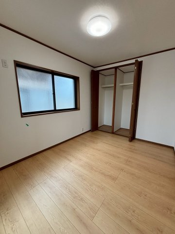 四日市市釆女町 中古戸建の洋室