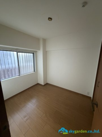 地産マンション平塚の洋室