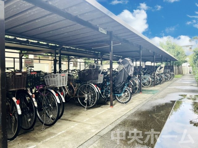 青戸第二ローヤルコーポの駐輪場|【自転車置き場】最新の空き状況や費用などの詳細は担当スタッフまでお問い合わせください。