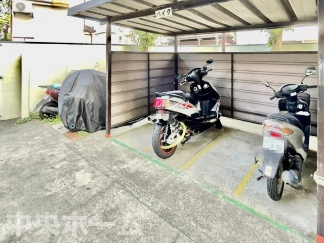 青戸第二ローヤルコーポのその他共用部分|【バイク置場】最新の空き状況や費用などの詳細は担当スタッフまでお問い合わせください。