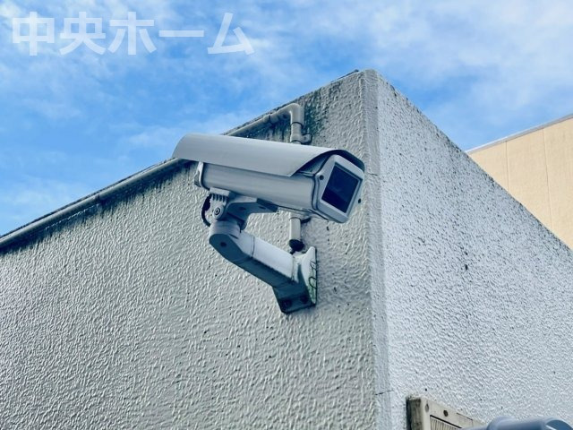 青戸第二ローヤルコーポの防犯設備|【防犯カメラ】何かあった時の大事な証拠になることももちろんなりますが、防犯というくらいですので大事なのは防犯カメラがあることによって抑止力につながることですよね。