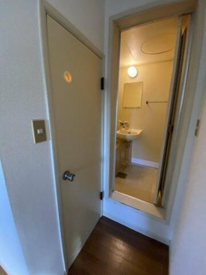 【玄関】 | カナディアンハイツ・小山Ａ | 収納もある玄関です