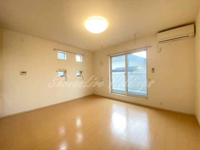 藤沢市辻堂新町３丁目のアパートの居間・リビング