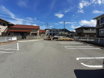 【駐車場】 | アベニール・フルール | カースペースがあります