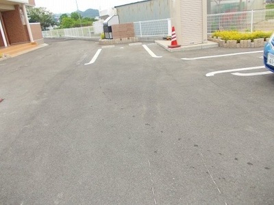 【駐車場】 | アドラブール　ラシュレⅡ | 駐車場があります